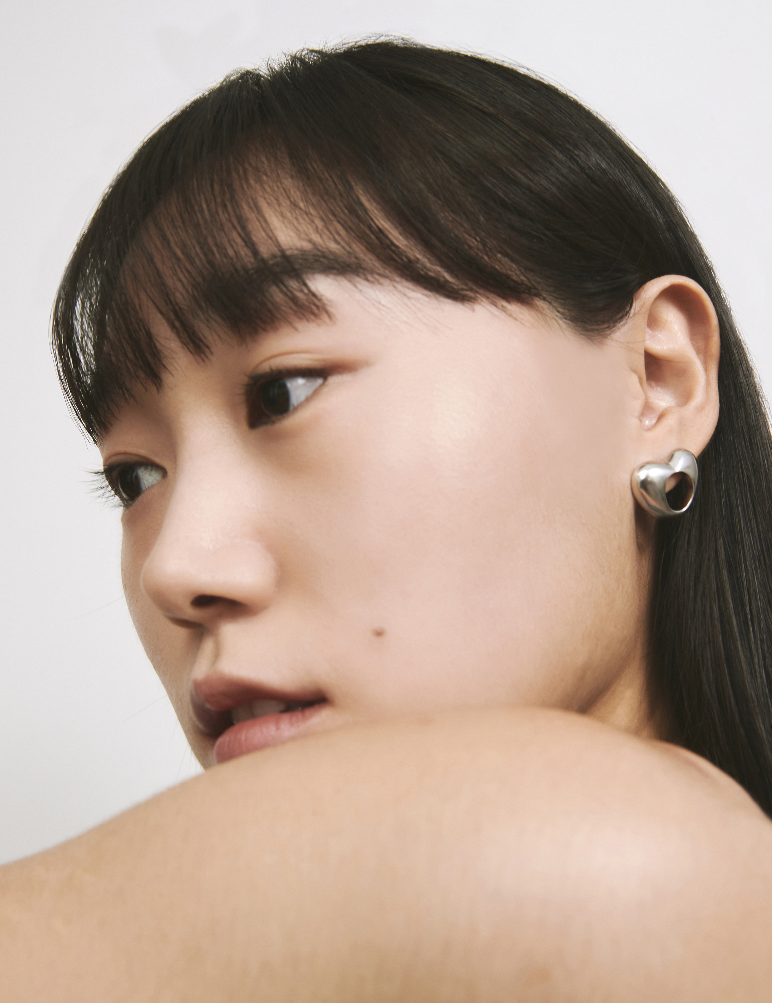 [925 silver] hole heart earrings