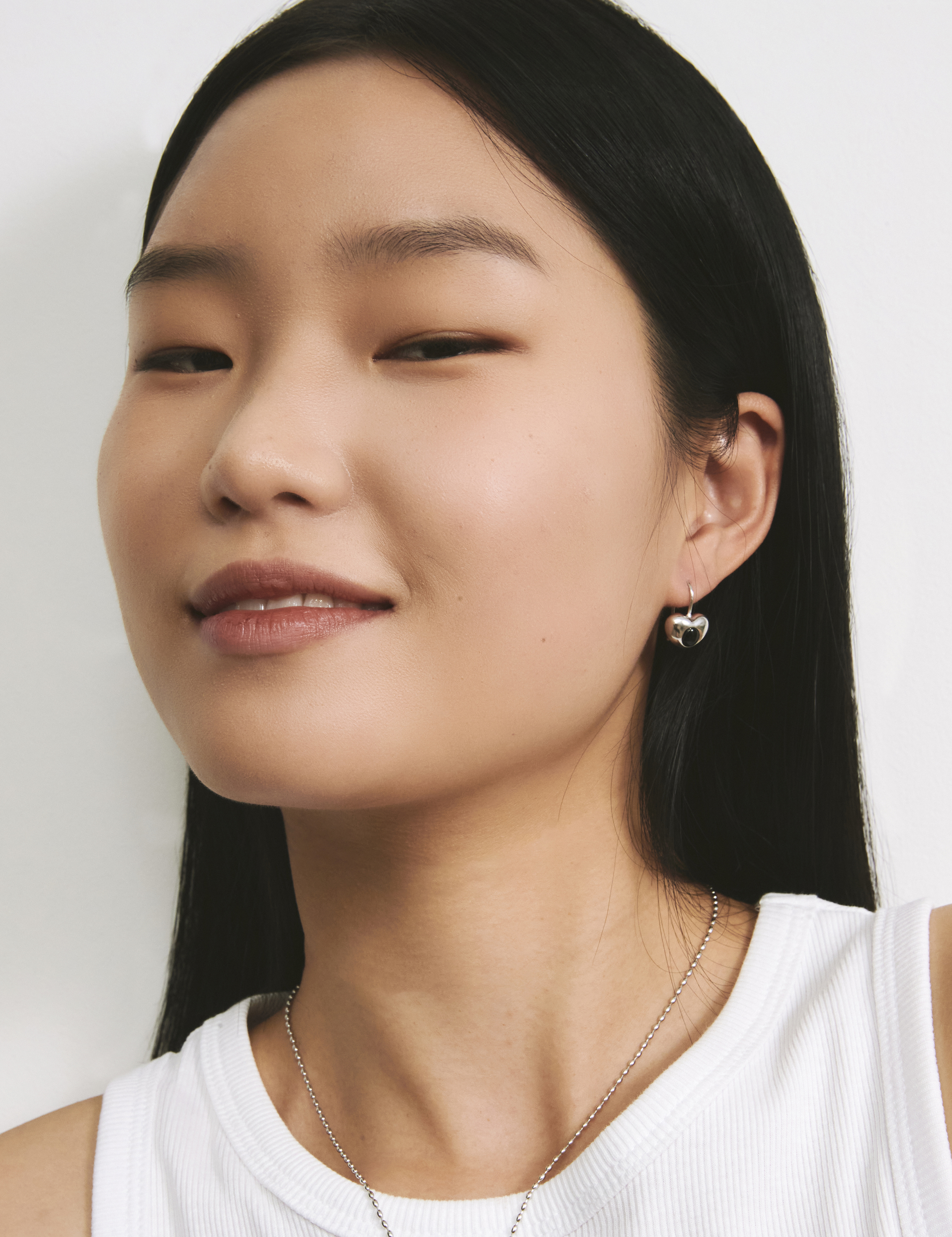 [925 silver] Tiny hole heart earrings - onyx